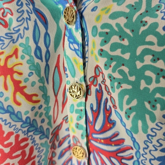 Lilly Pulitzer Elsa 100% Silk Top Let Minnow Sz S Popover Detail Logo Buttons - Picture 5 of 11
